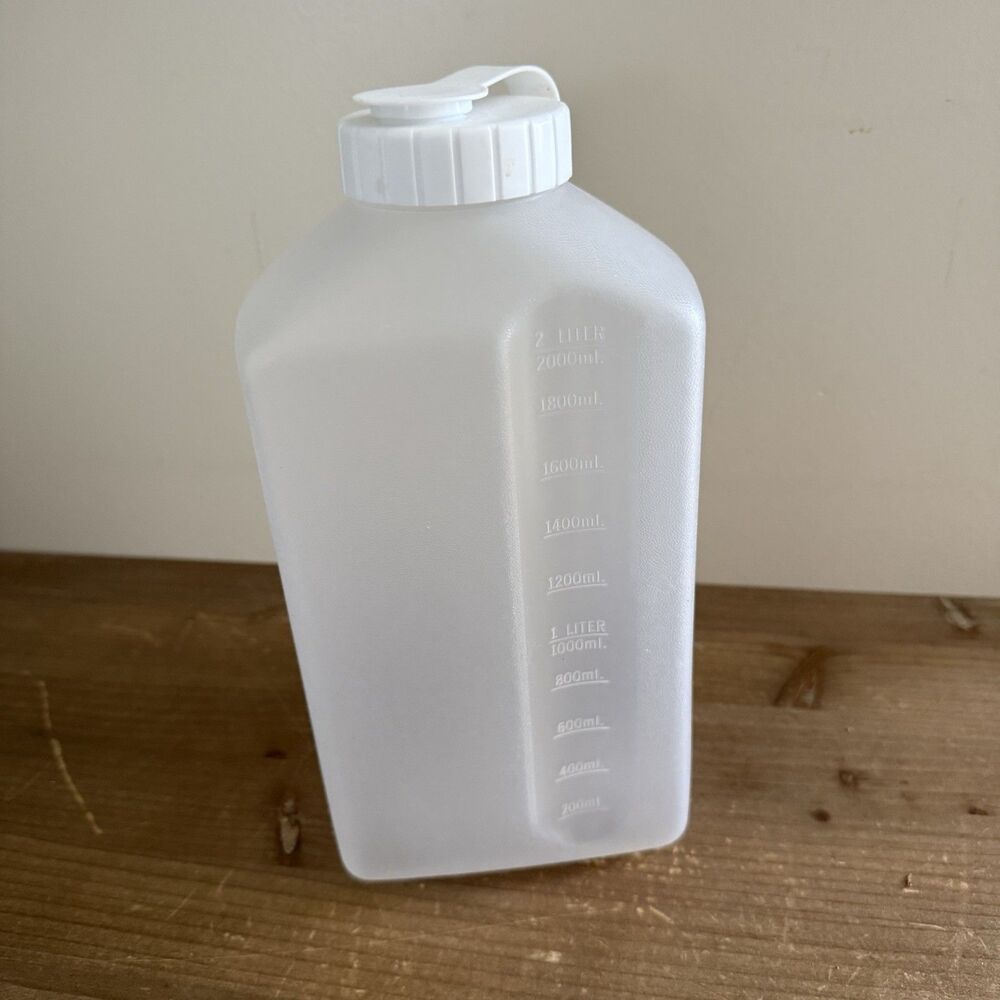 Rubbermaid Servin Saver 2 Qt Drink Container Jug Almond Lid #2468 Vintage